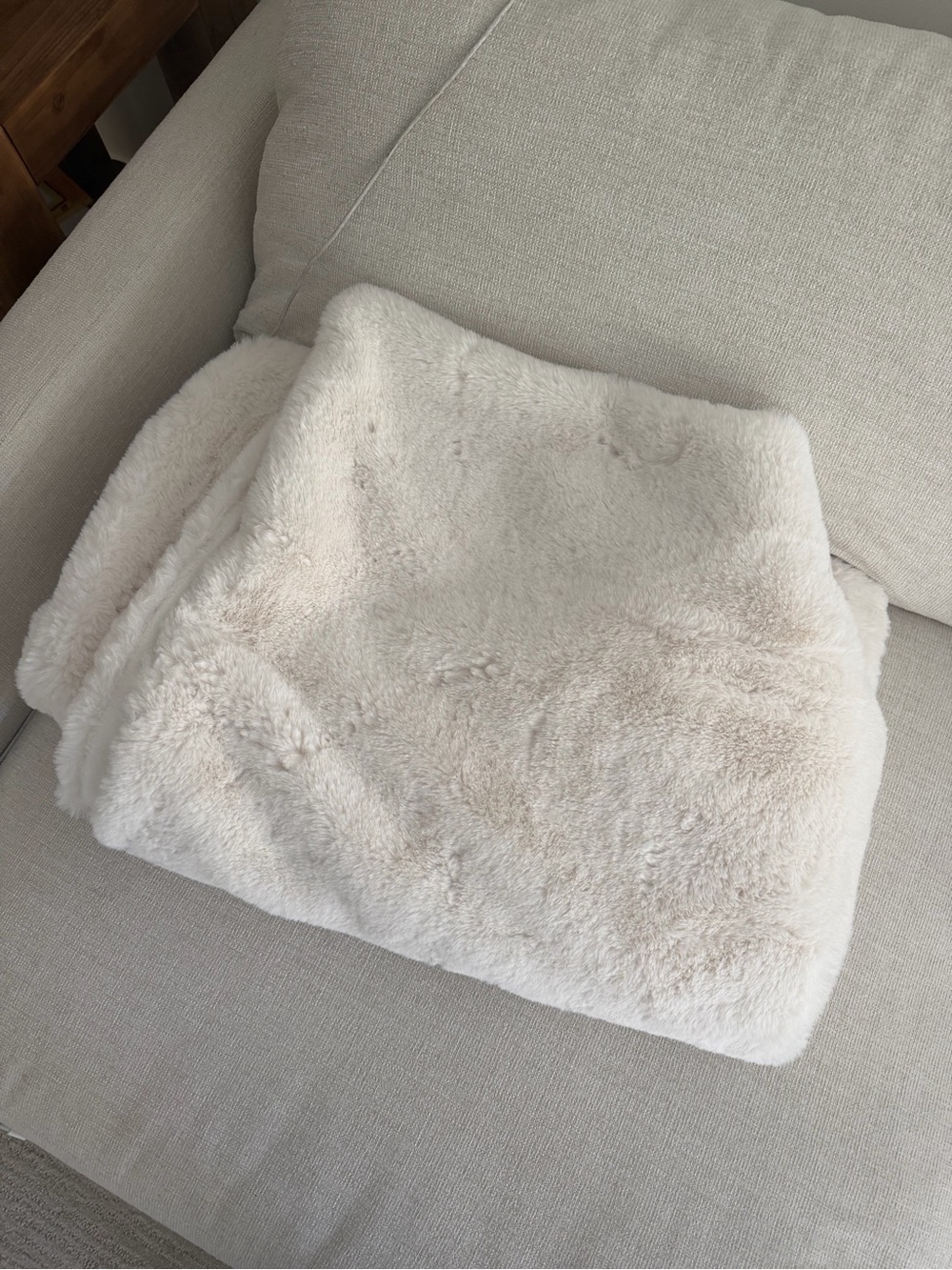 UGG Luxe Faux Fur Throw Blanket in Cream